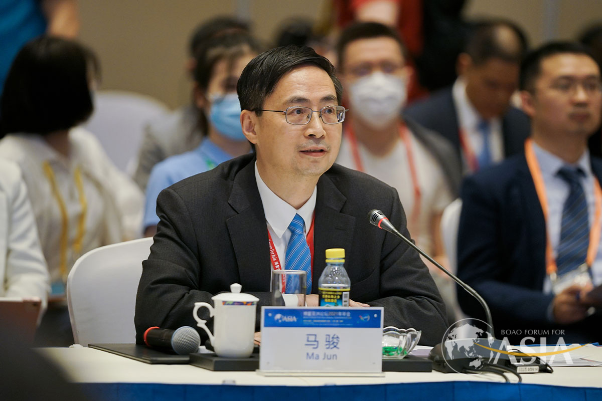 Dr Ma Jun at the roundtable.jpg Dr Ma Jun at the roundtable.jpg